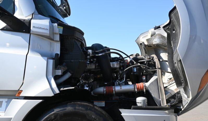 
								2022 Freightliner Cascadia full									