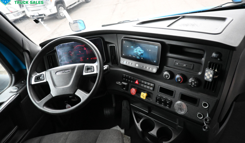 
								2023 Freightliner Cascadia full									