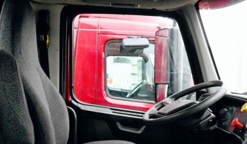 
								2023 Volvo Daycab full									