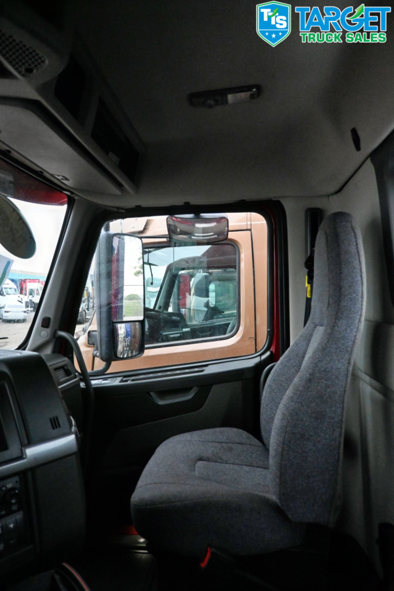 
								2023 Volvo Daycab full									