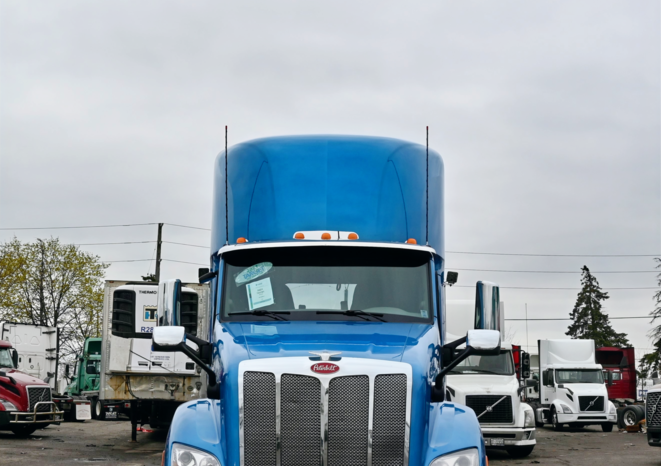 
								2021 Petebilt Daycab full									