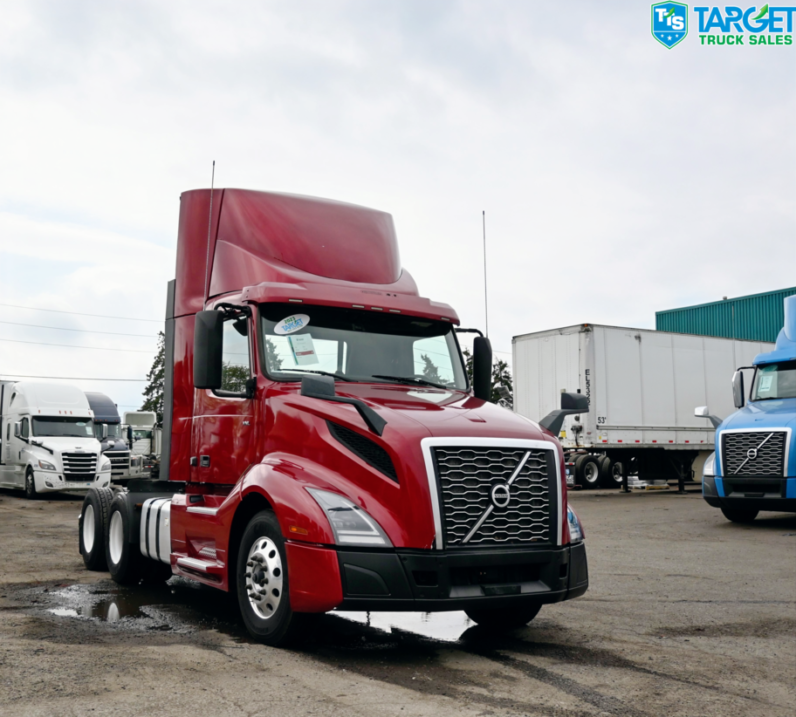 
								2023 Volvo Daycab full									
