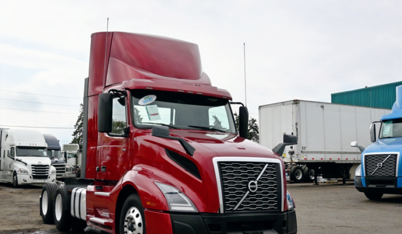 
								2023 Volvo Daycab full									