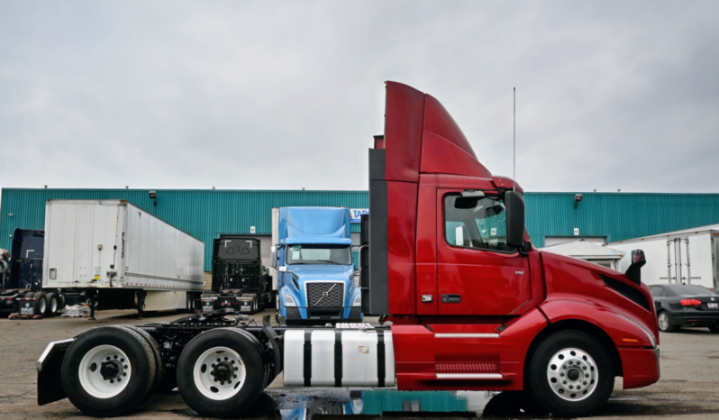 
								2023 Volvo Daycab full									