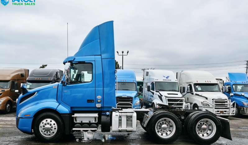 
								2021 Volvo Daycab full									