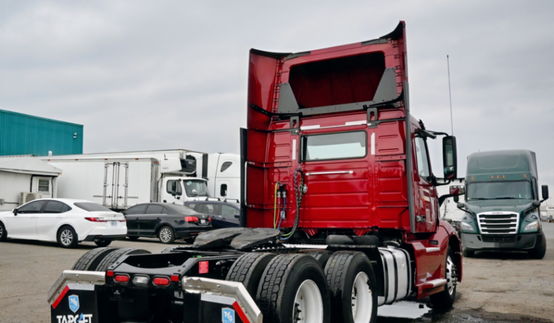 
								2023 Volvo Daycab full									