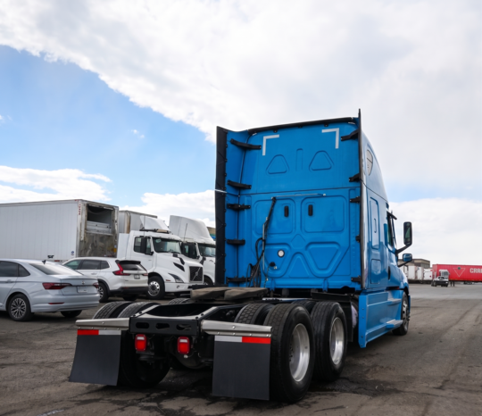 
								2023 Freightliner Cascadia full									
