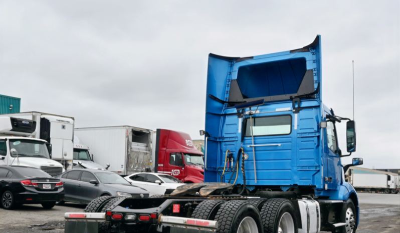 
								2021 Volvo Daycab full									