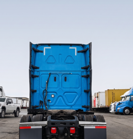 
								2023 Freightliner Cascadia full									