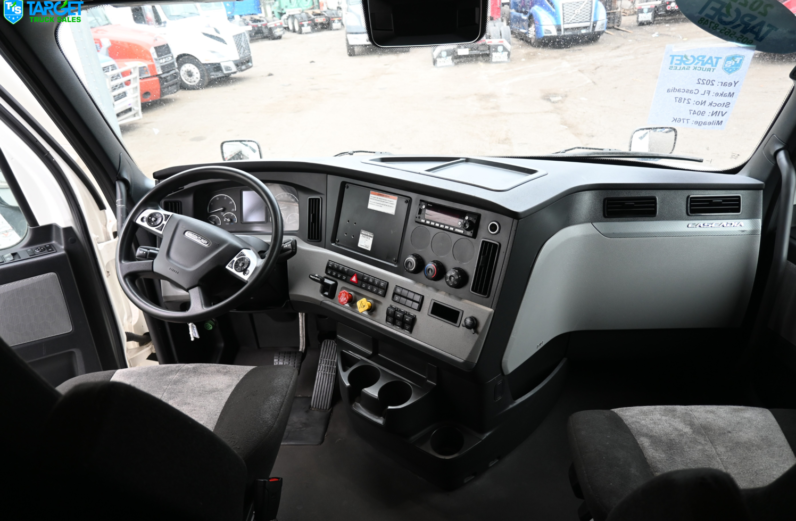 
								2022 Freightliner Cascadia full									