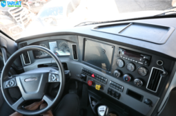 
										2023 Freightliner Cascadia full									