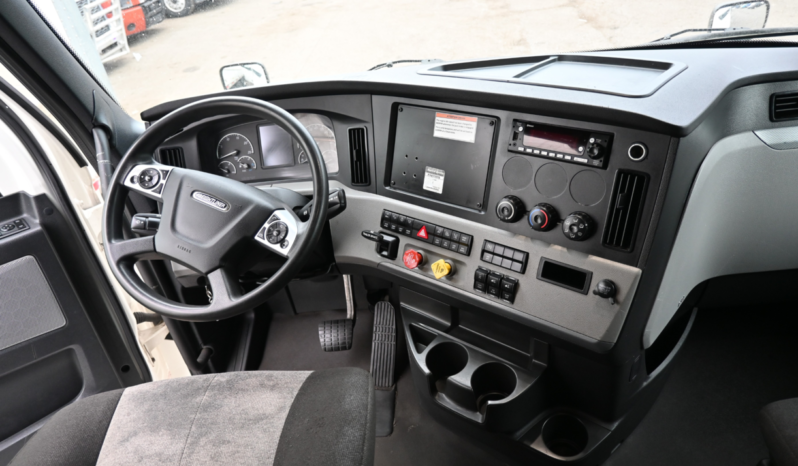 
								2022 Freightliner Cascadia full									