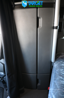 
										2022 Volvo 860 full									