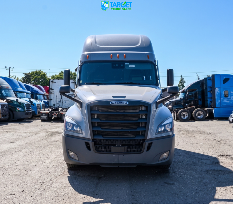 
								2023 Freightliner Cascadia full									
