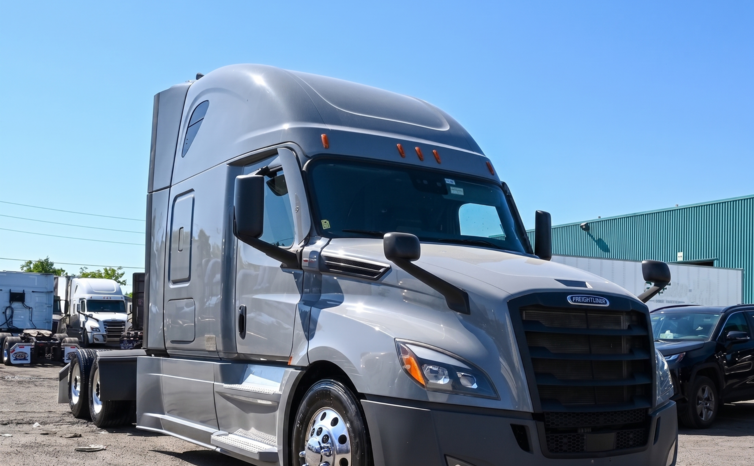 
								2023 Freightliner Cascadia full									
