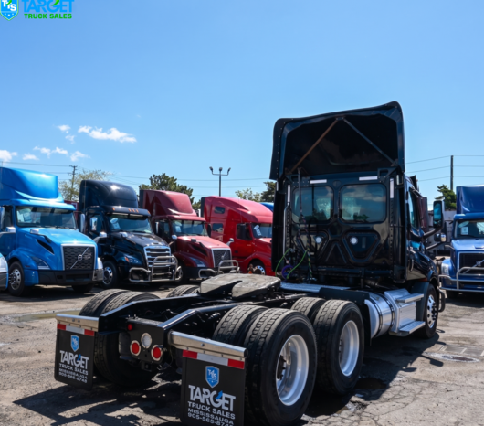
								2022 Freightliner Cascadia Daycab full									