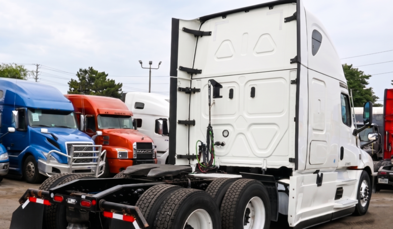 
								2022 Freightliner Cascadia full									