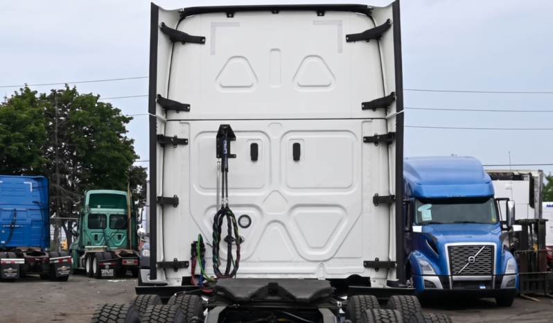 
								2022 Freightliner Cascadia full									