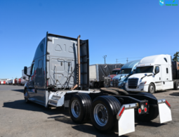 
										2023 Freightliner Cascadia full									