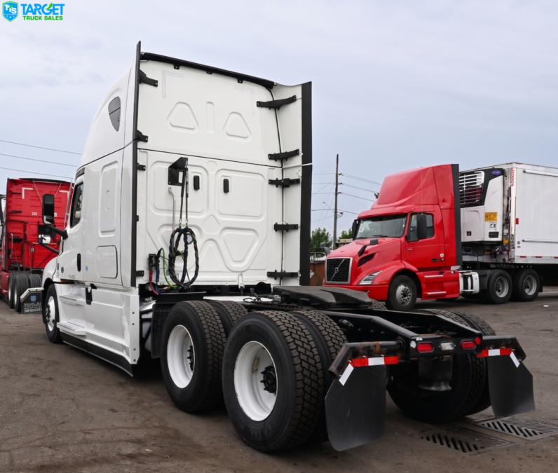 
								2022 Freightliner Cascadia full									