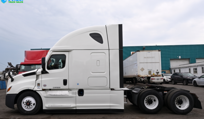 
								2022 Freightliner Cascadia full									