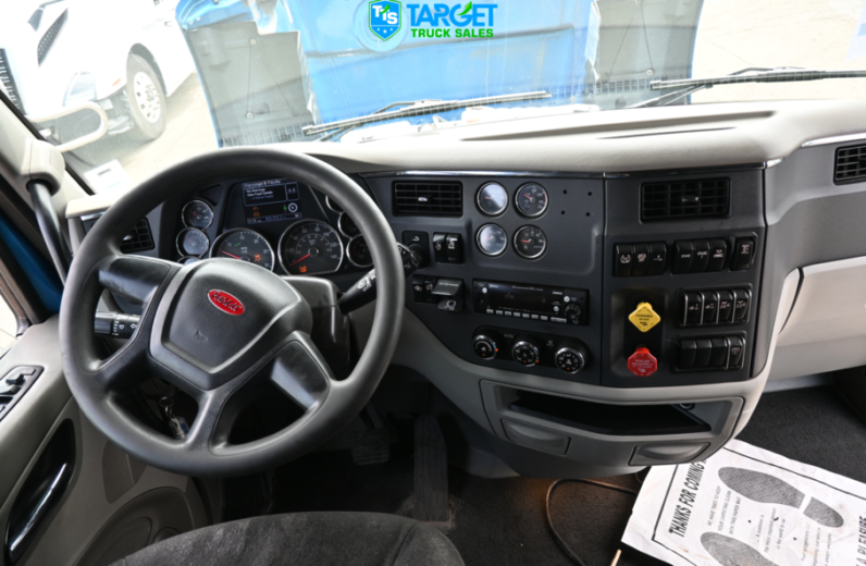 
								2022 Peterbilt 579 full									