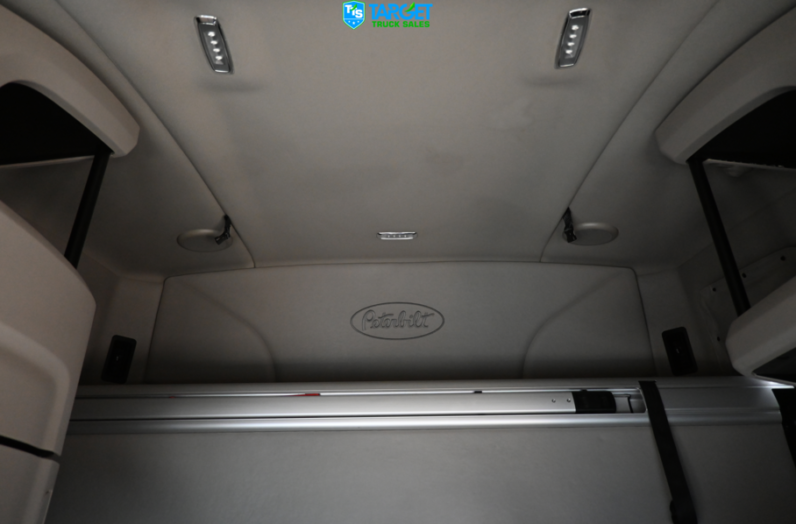 
								2022 Peterbilt 579 full									