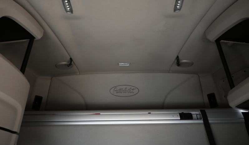 
								2022 Peterbilt 579 full									