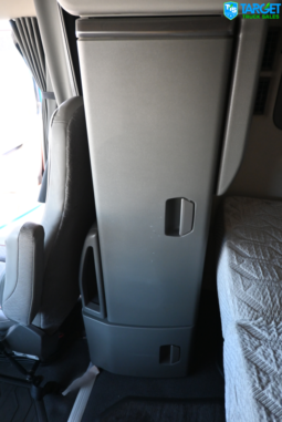 
										2023 Volvo 760 full									