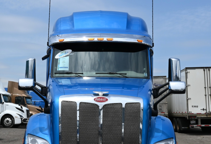 
								2022 Peterbilt 579 full									