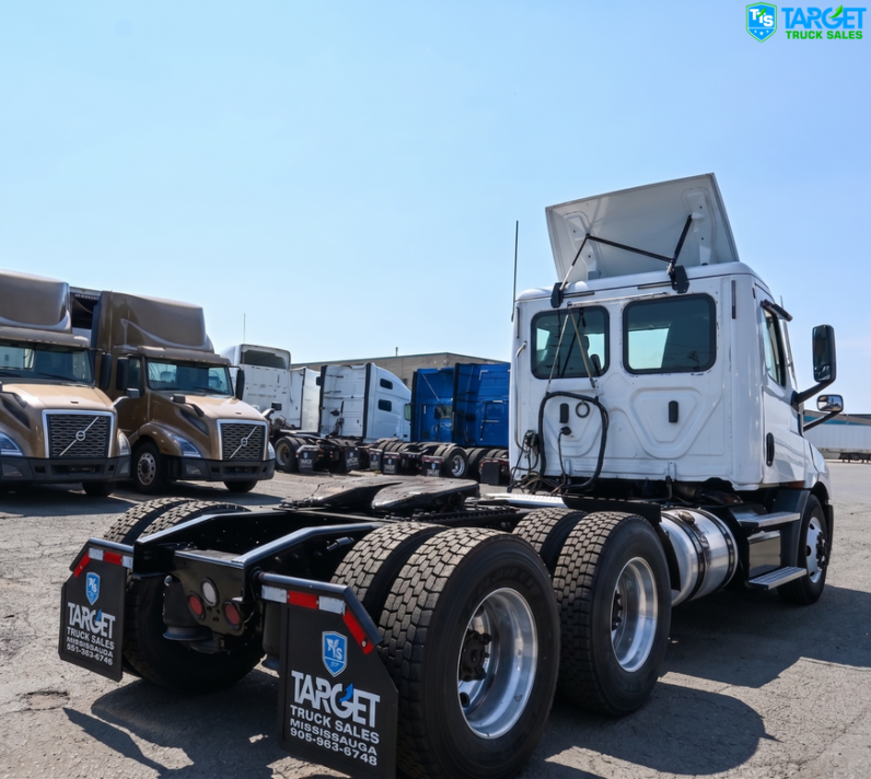 
								2020 Freightliner Daycab full									