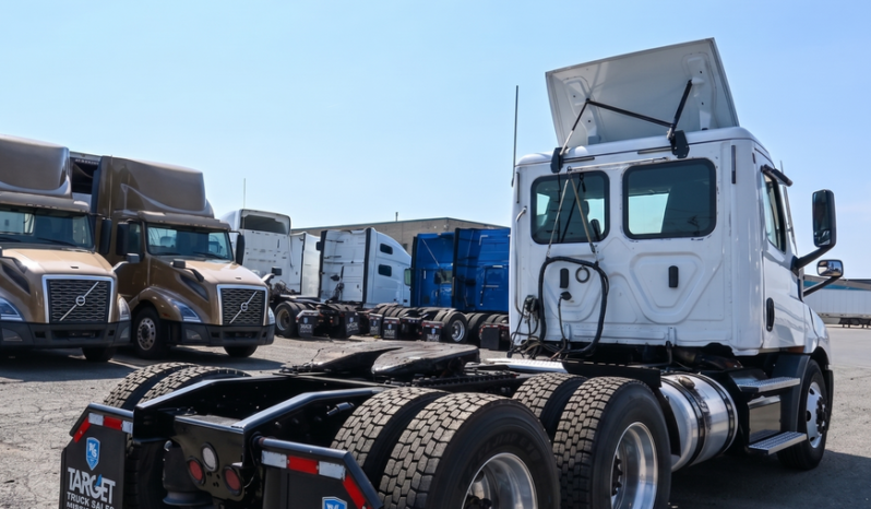 
								2020 Freightliner Daycab full									