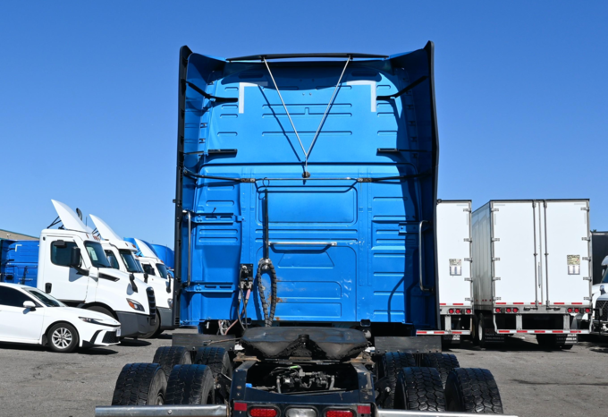 
								2023 Volvo 760 full									