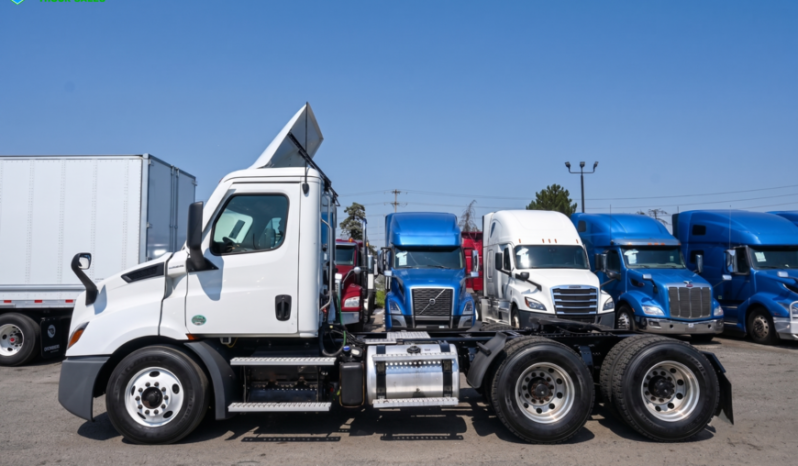 
								2020 Freightliner Daycab full									