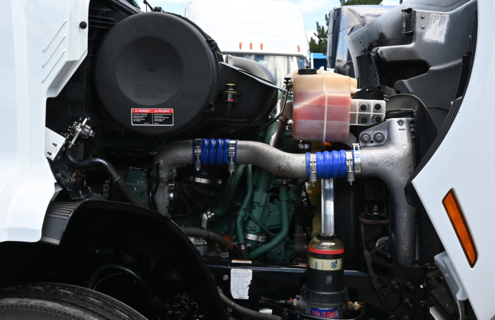 
								2022 Volvo VNR Daycab – 448K  Kilometers Driven full									