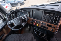 
										2023 Freightliner Cascadia full									