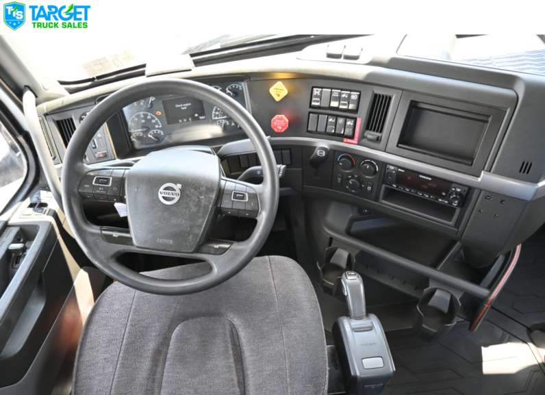
								2022 Volvo VNR Daycab full									