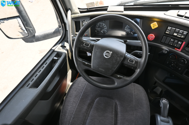
								2022 Volvo VNR Daycab full									