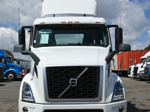 
								2022 Volvo VNR Daycab – 394K Kilometers Driven full									