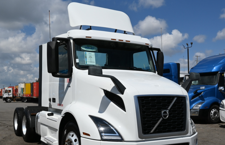 
								2022 Volvo VNR Daycab – 394K Kilometers Driven full									