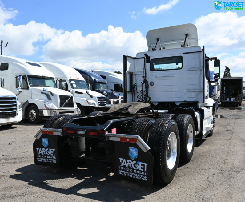 
								2022 Volvo VNR Daycab full									