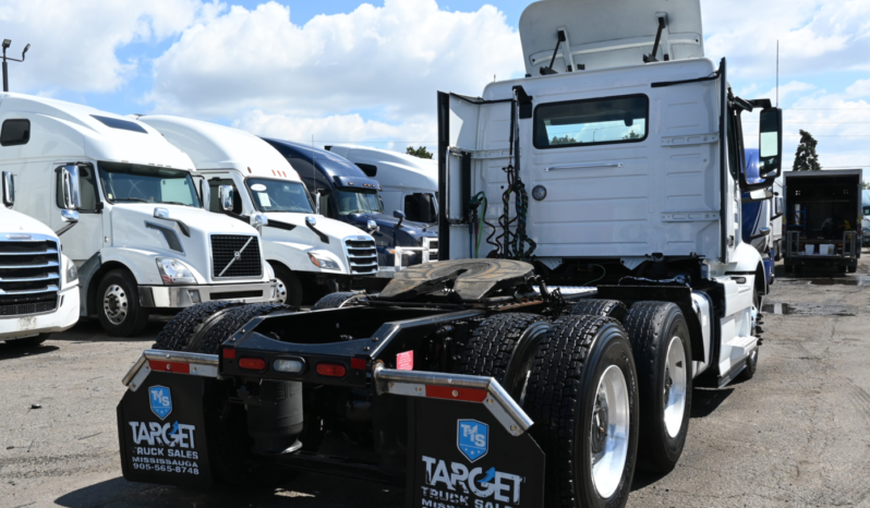 
								2022 Volvo VNR Daycab full									
