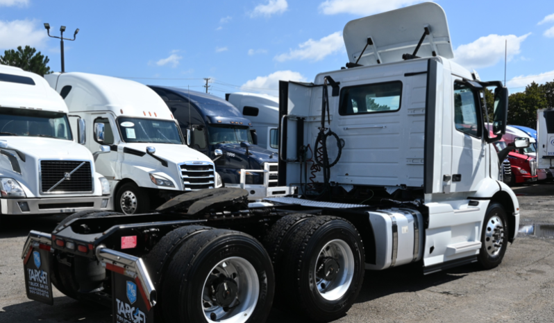 
								2022 Volvo VNR Daycab – 448K  Kilometers Driven full									