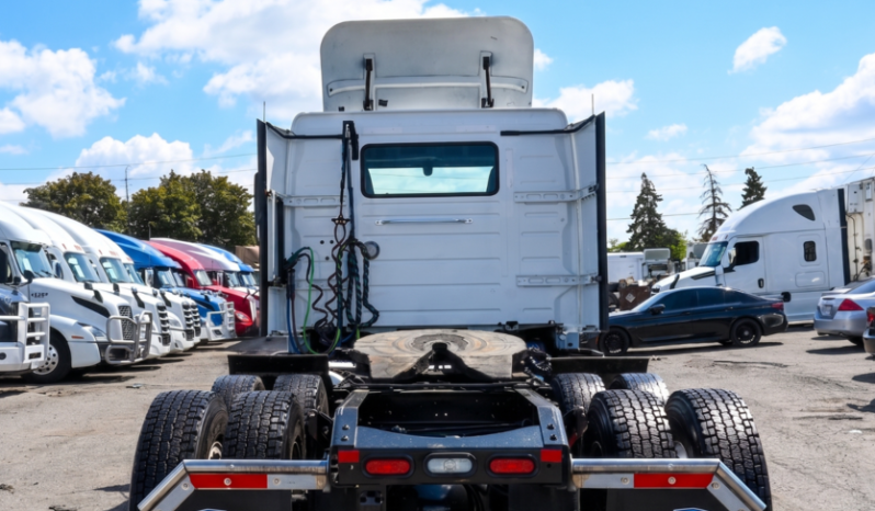 
								2022 Volvo VNR Daycab full									
