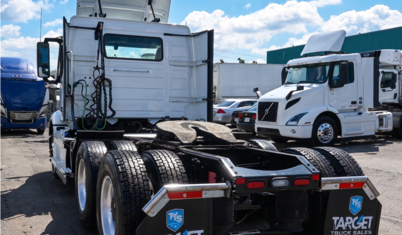 
								2022 Volvo VNR Daycab full									