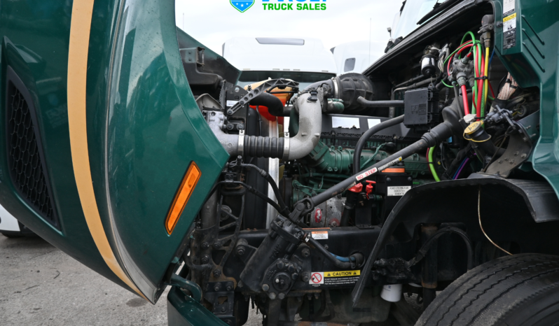 
								2020 Volvo VNR Daycab full									