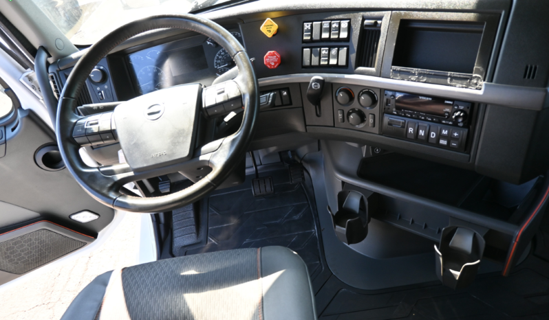 
								2021 Volvo VNR Daycab full									