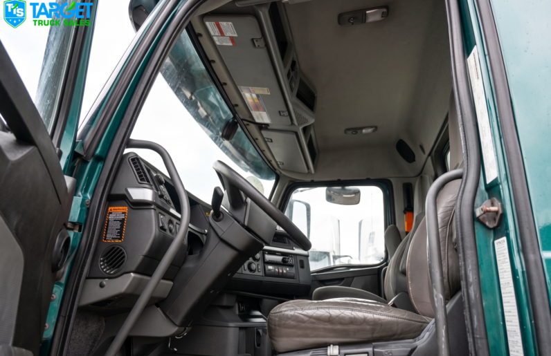 
								2020 Volvo VNR Daycab full									