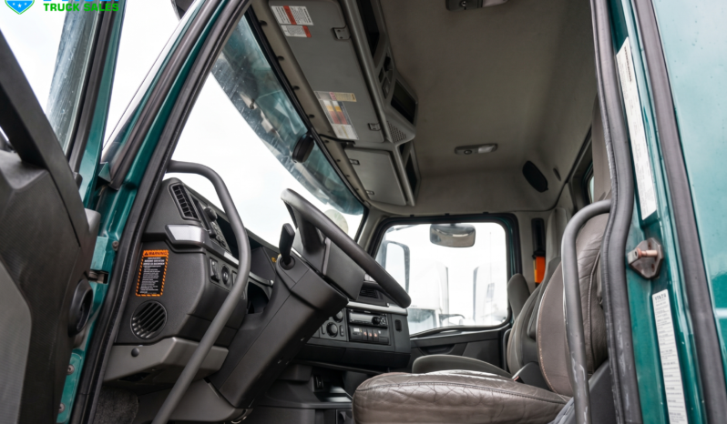
								2020 Volvo VNR Daycab full									