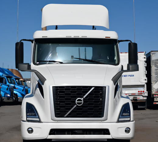 
								2021 Volvo VNR Daycab full									